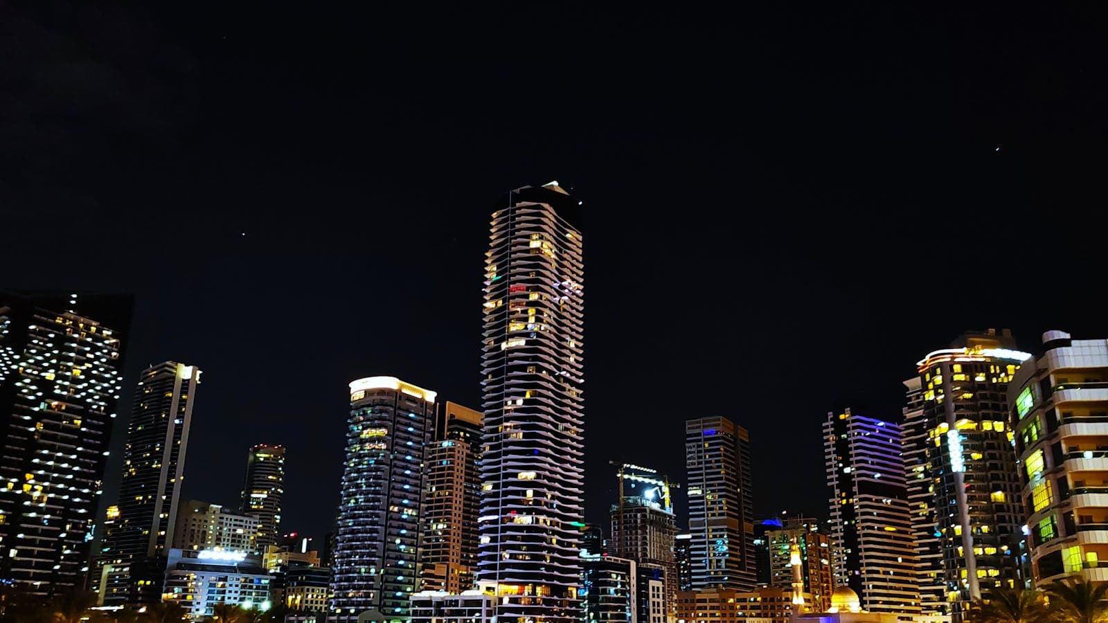 Best Solar Panels for UAE Hot Weather